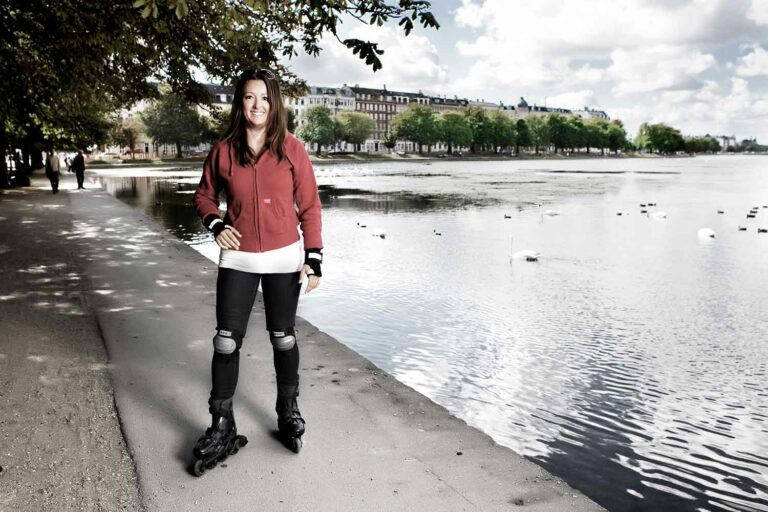 rollerskater-girl-by-lake
