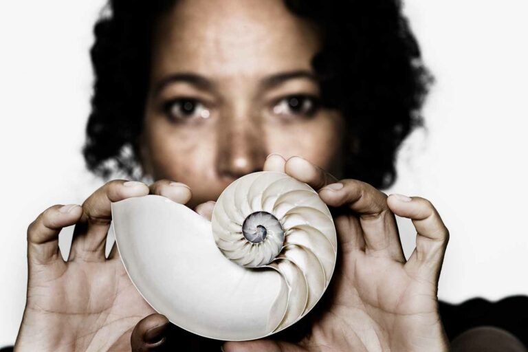 woman-with-shell